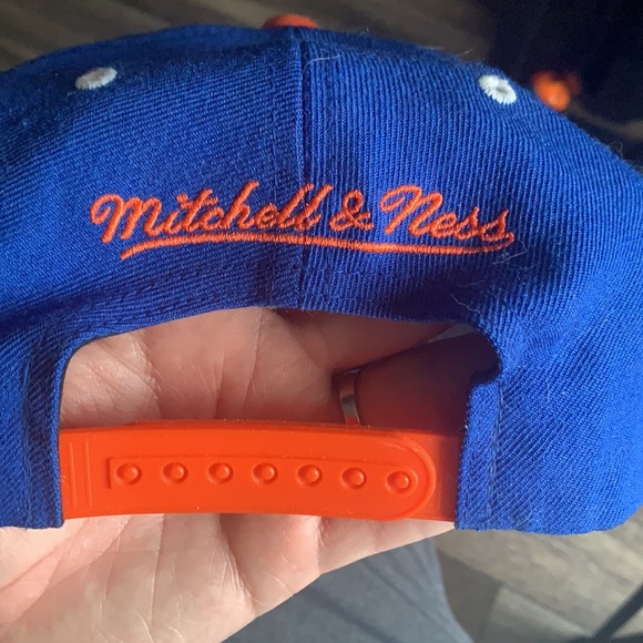Men’s New York Nicks SnapBack by Mitchell & Ness - Picture 3 of 6